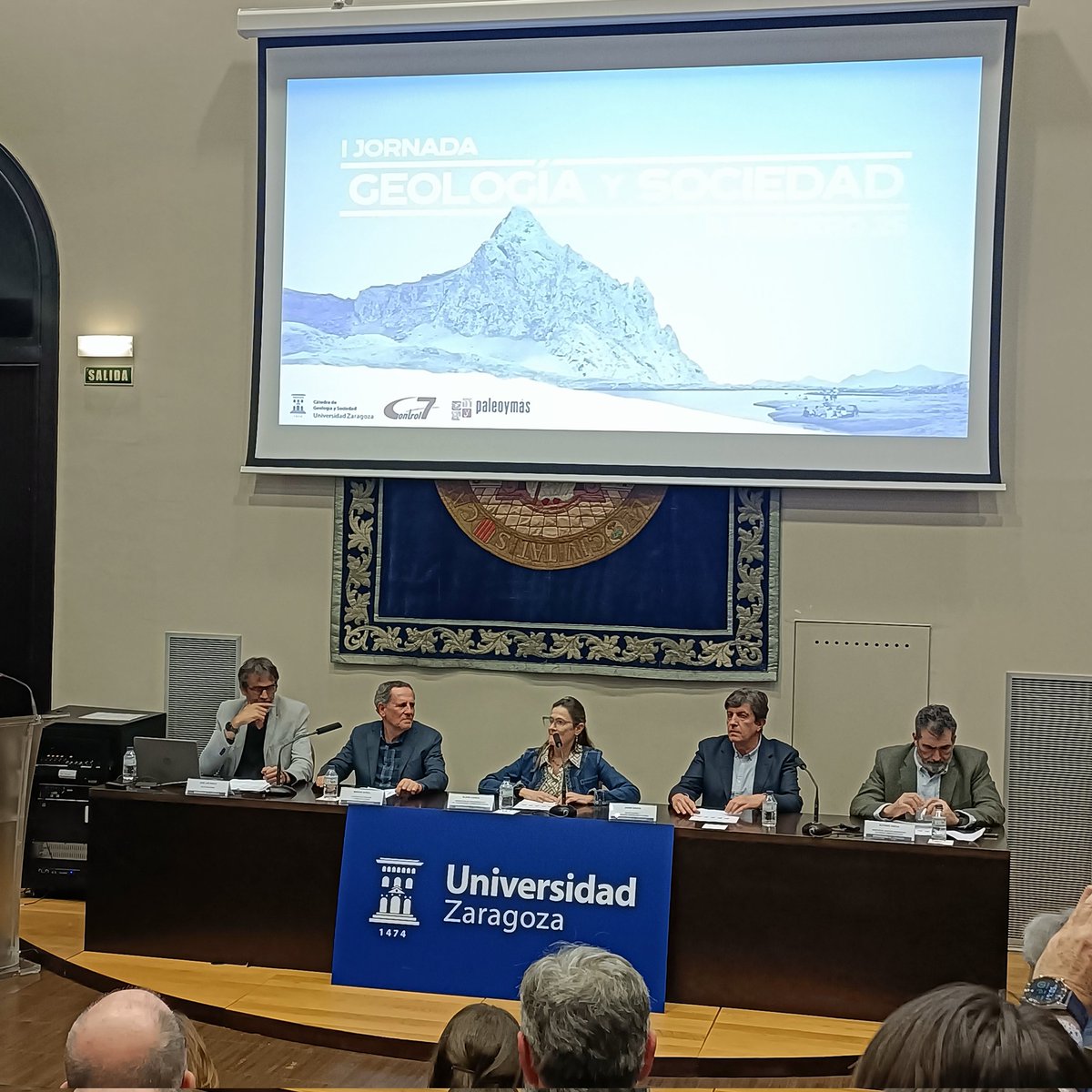 Comienza la I Jornada de Geología y Sociedad! 🌍🔬 El 5 de febrero en la Universidad de Zaragoza, expertos de administración, empresa, investigación y turismo reflexionarán sobre el papel de la geología en nuestra sociedad. #GeologíaYSociedad #Ciencia