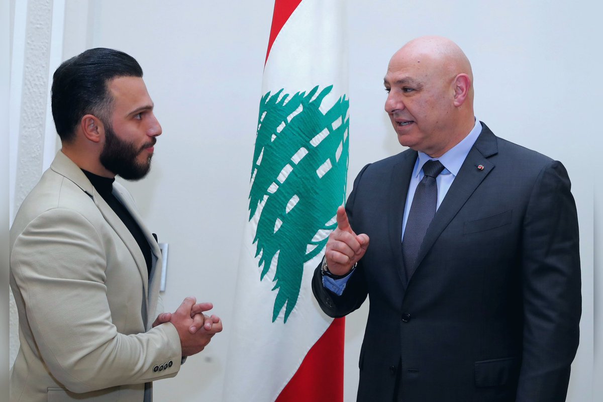 في حضرة القائد الذي يجسّد الهيبة والوطنيّة والقيادة الحكيمة، رمز الأمل بوطن أكثر قوّة وأمانًا… فخامة رئيس الجمهورية العماد #جوزاف_عون عون 🇱🇧.
#لبنان #١٨_شباط #القصر_الجمهوري