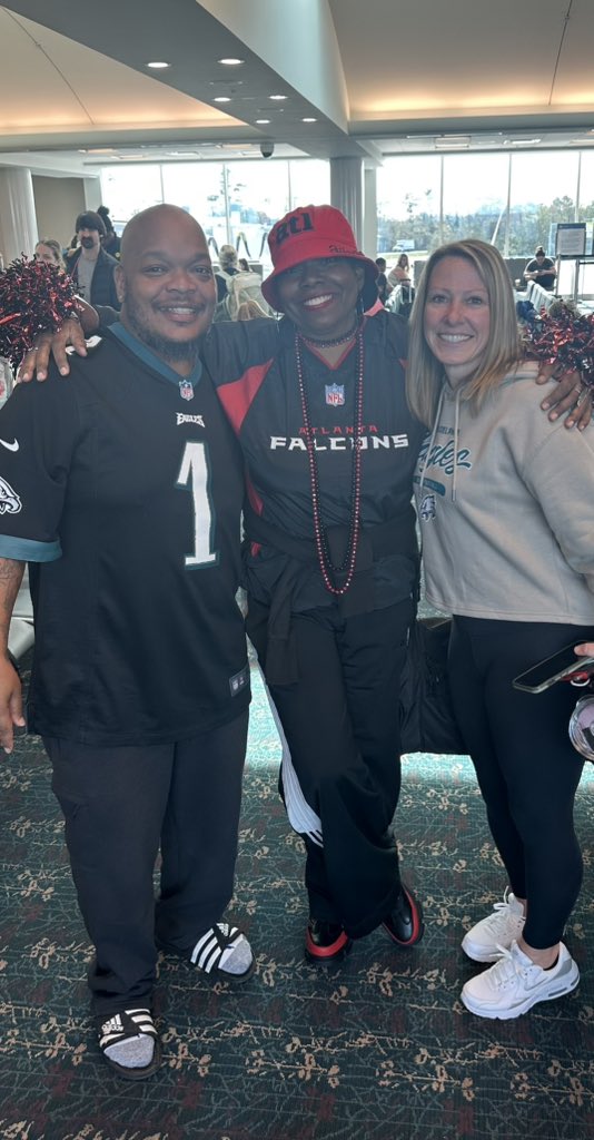 AtLisa30331's tweet image. The Falcons aren’t in it, but I’m still repping the team and heading to New Orleans for SB festivities. These Eagles fans about to “Fly Eagles fly” us to ☠️. 😂😂😂