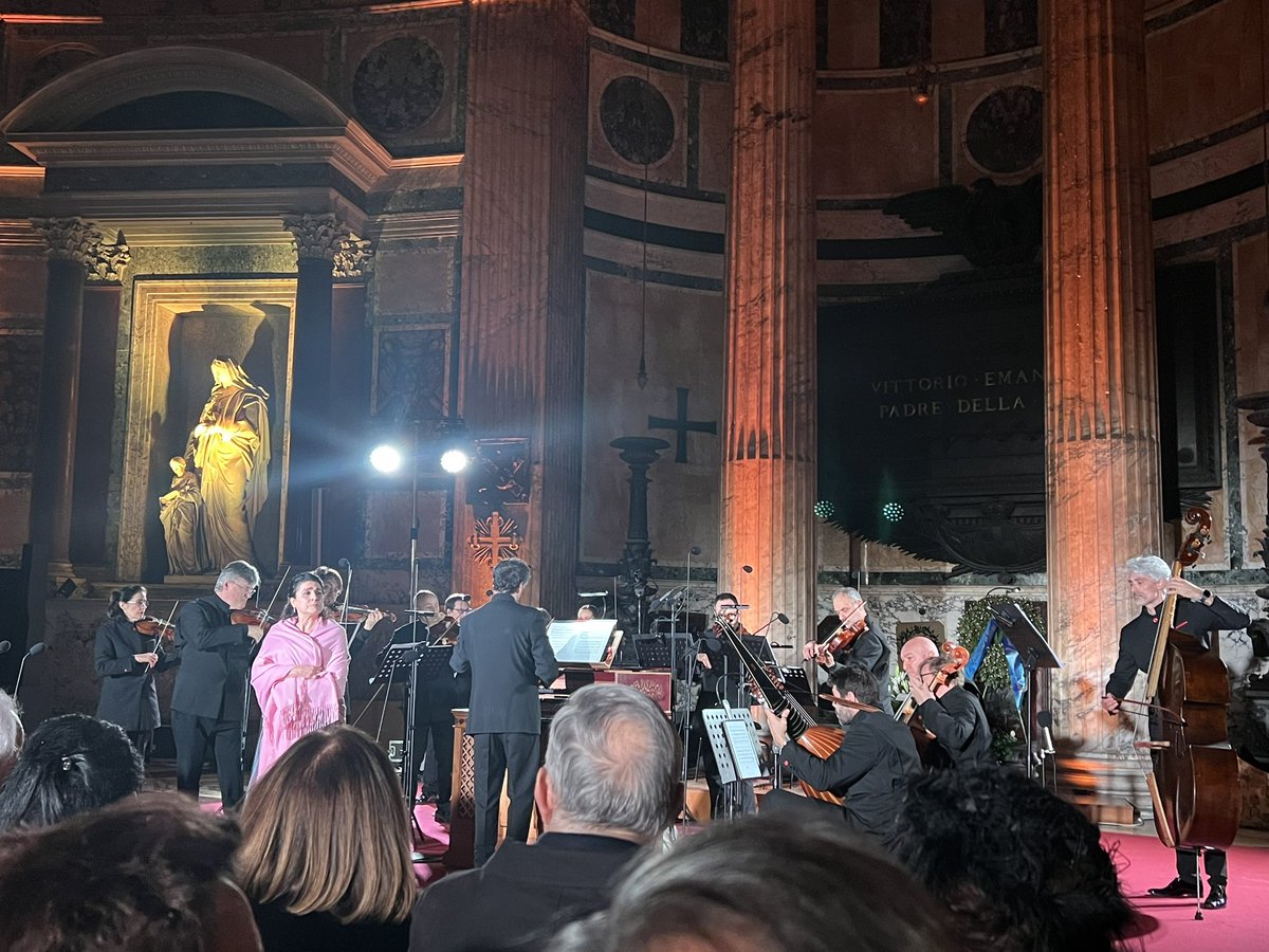 AmbMC_in_Italia's tweet photo. Ieri Cecilia Bartoli & Les Musiciens du Prince - Monaco hanno regalato un concerto stupendo per gli ospiti dell’Accademia Nazionale @santa_cecilia.
L’eccellenza musicale 🇲🇨 ha risuonato nella sontuosa cornice del @pantheon_roma.
@BartoliOfficial
#musicabarocca
#operamontecarlo https://t.co/u8li5ctRpB