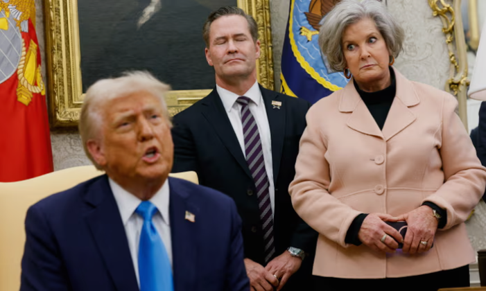 Pictures are worth a thousand words. #resist #defenddemocracy #rejecttrump #rejectelon #returntonormalcy #orangeidiot #incompetent