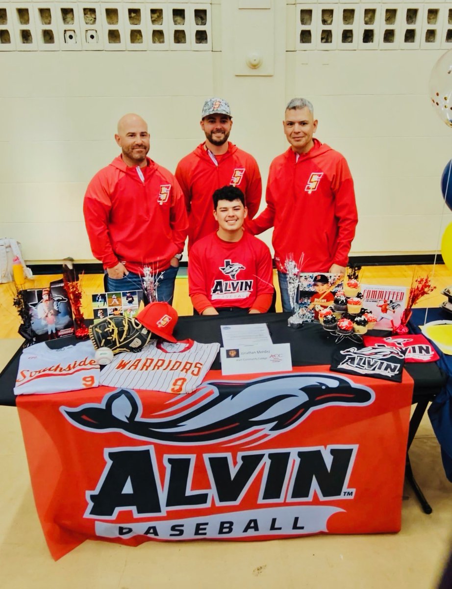 Jonathanm2107's tweet photo. Thank you @AlvinCCBaseball for this opportunity and to my family, friends &amp; coaches that helped me get here. Congrats to my teammates on signing day as well. #FinsUp 🐬

@CoachSchreib @Coach_OReed
@SGPBaseball @Velo_doc
@NtxRenegades @RangersYA https://t.co/9gA4L7wsRP