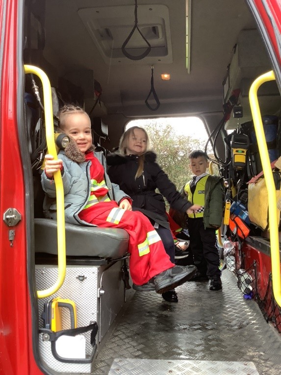 STEP_WhiteHouse's tweet photo. This term, our Reception class has been exploring the world of people who help us—like nurses, shopkeepers, vets, and builders! 🚒👩‍⚕️
We celebrated with a fantastic dress-up day and welcomed inspiring visitors, including firefighters and police officers. 🐾 https://t.co/xgoXbayCcr