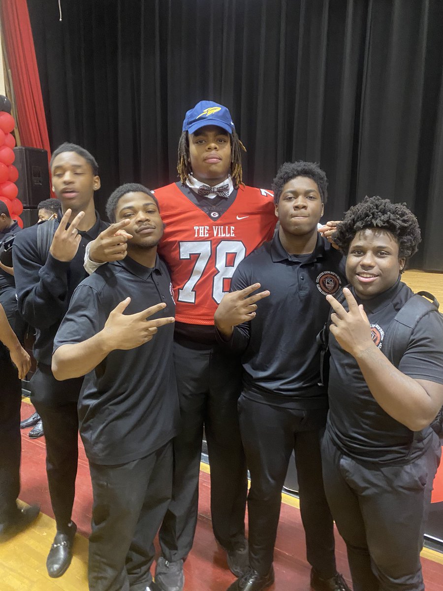 Congrats to my guys who signed , all love from my end🖤 <a href="/siahhgohxrd/">Isiah Switzer 3⭐️</a> <a href="/dimariongill/">dame gill</a>