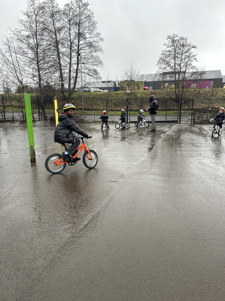 didyousayplay's tweet photo. We braved the rain for some outdoor arrays and cycling. Primary 3/2 used great Initiative through out! Including courage to overcome fears and self belief. @StRoseOfLimaPS https://t.co/SOgvHdK3iJ