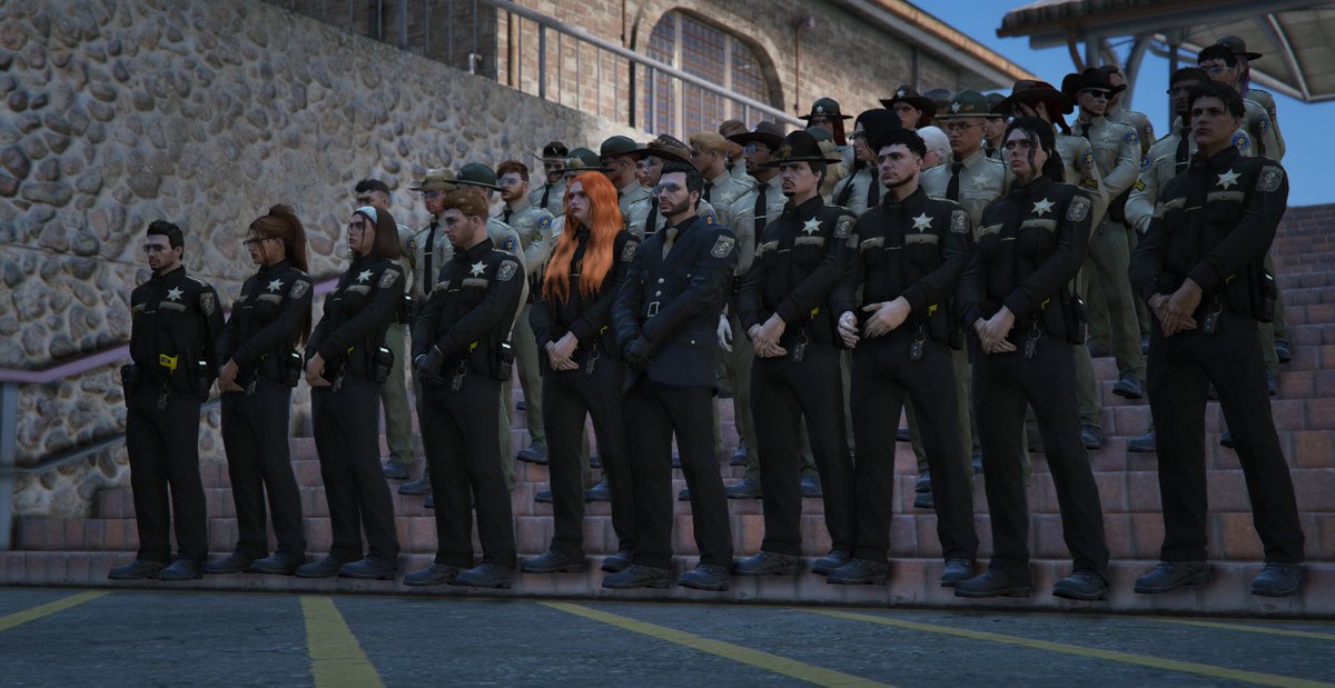 InfamesLEO's tweet image. El pasado domingo tuvo lugar la graduación de la promoción N°XVIII del BCSO.
Además los nuevos agentes fueron asignados a sus FTO que los acompañarán en esta nueva etapa.

Bienvenidos 🤠