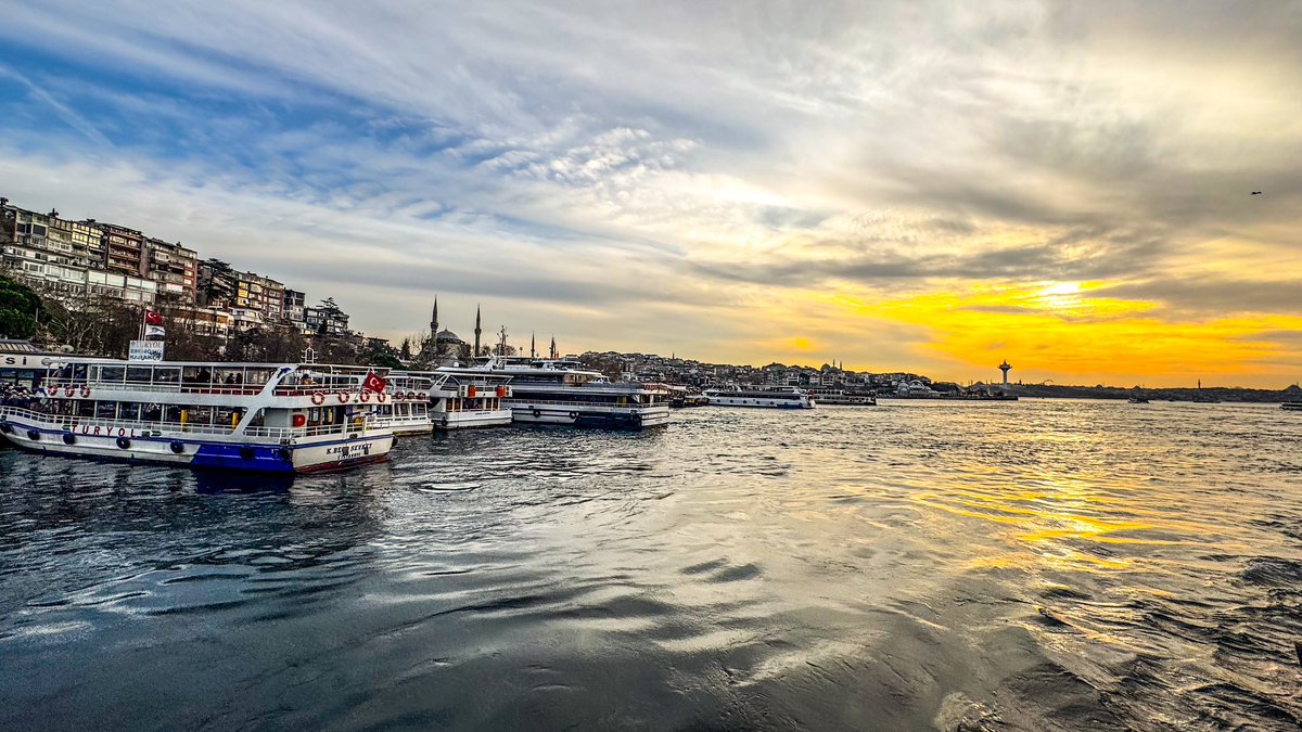 Ahu Öztürk tweet media