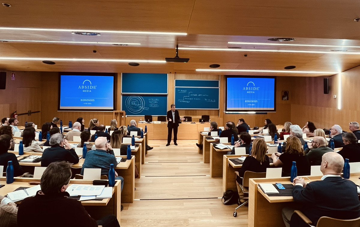 Líderes para #transformar y seguir siendo relevantes y sostenibles.

Continuamos con el plan de #formación de nuestro equipo de <a href="/COPE/">COPE</a> en toda España:

⏯️ Directores de mercado
⏯️ Comerciales
⏯️ Jefes de redacción única
⏯️ Coordinadores digitales

💪🏻 Sesión en <a href="/fcomunav/">fcomunav</a> (Madrid)