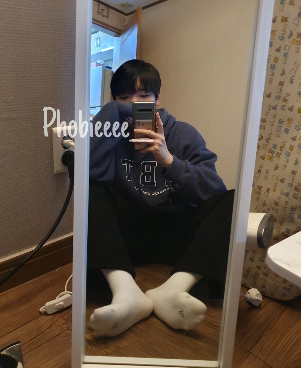 Phobieeee___'s tweet image. 감기때문에 죽겠네..하아..