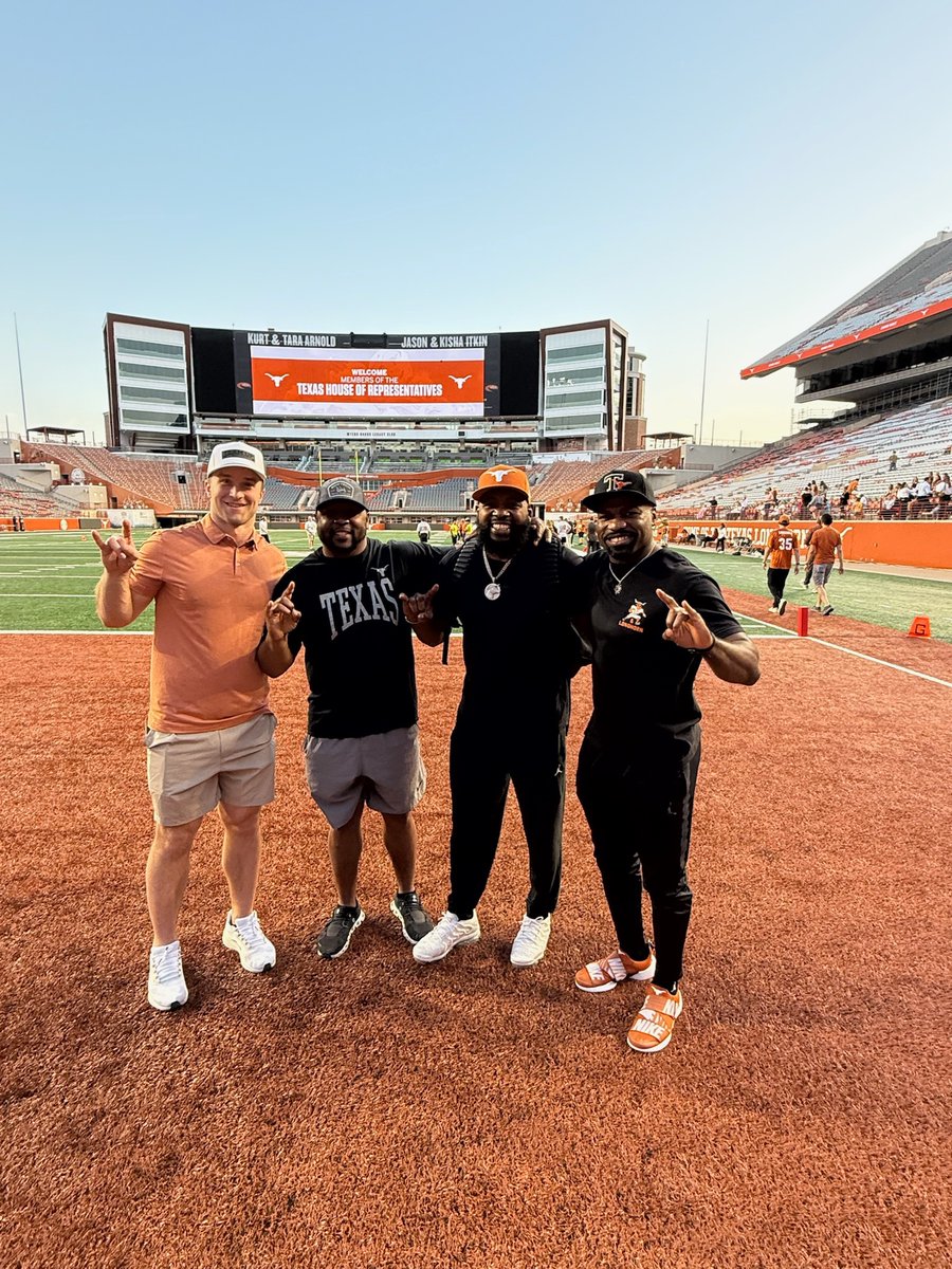 Had a great time being the QB for the Texas Legislative House Of Representatives members flag football FRESHMAN TEAM last night, pretty cool experience!! If I’m not mistaken I think I heard somthing like the freshman team hasn’t won in like 30 years until last night 🤣🤣🤘🏾

So