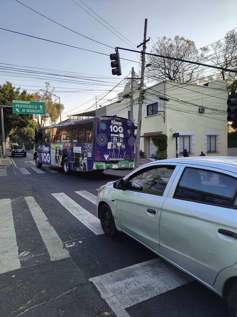 TlalpanA's tweet photo. Desde el sábado, NO HAY SEMÁFORO 🚦 en el cruce de Calzada de Tlalpan esquina José María Morelos, en el centro de #Tlalpan. Los niños que van a sus escuelas corren riesgo de ser atropellados @OVIALCDMX @SSC_CDMX @UCS_GCDMX @TlalpanAl https://t.co/P5etq8NnpW