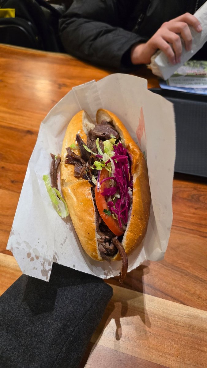 Ersan1337's tweet photo. Döner devoured. Ty for hanging out @MarkFPS_ 

Kebab was a 9.5/10 from both of us.

Was so much fun meeting someone from my twitch chat basically. https://t.co/7FDRMooY4h