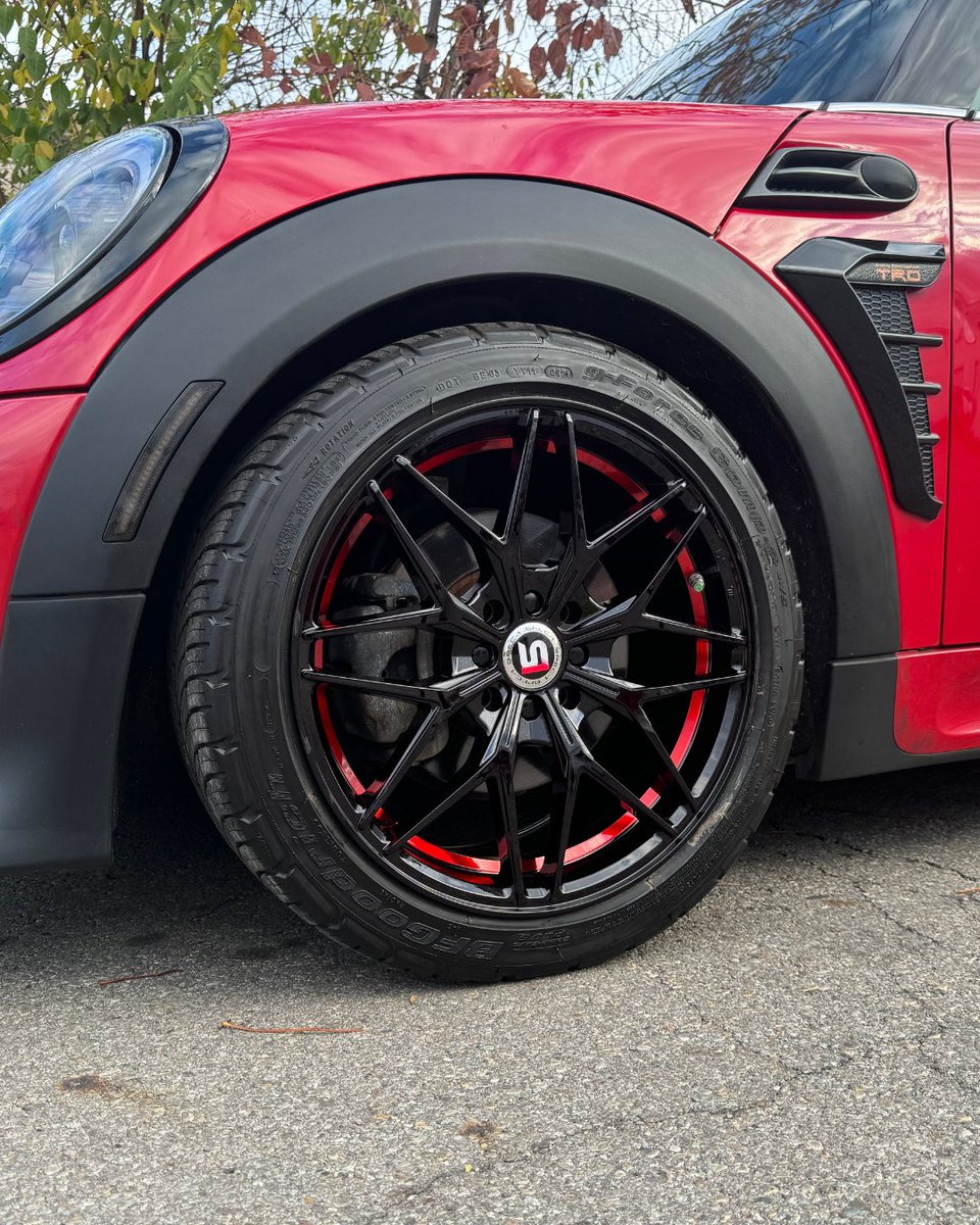 CbusCarAudio's tweet image. New wheels to match the paint job on this Mini Cooper!

Love this look, but we're partial to the black and red color scheme!

#CCA #ColumbusCarAudio #Wheels #Rims #WheelWednesday
