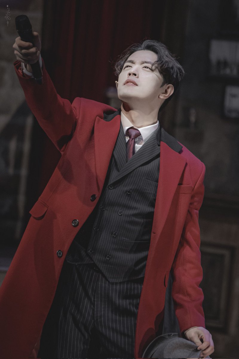 25. 2. 5. 미아 파밀리아 커튼콜

스티비 役 || #변희상

나는 뉴욕의 갓파더‼️‼️