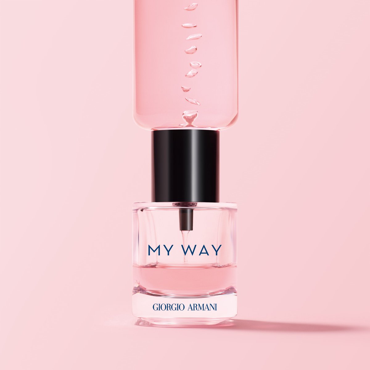 lorealspain's tweet photo. Estamos convencidos de que de que belleza y sostenibilidad van de la mano. Por eso, damos un paso más hacia un futuro responsable con perfumes recargables y envases fabricados con plásticos reutilizables. AsÍ #CreamosLaBellezaQueMueveElMundo. https://t.co/Fz2xsyu1V4
