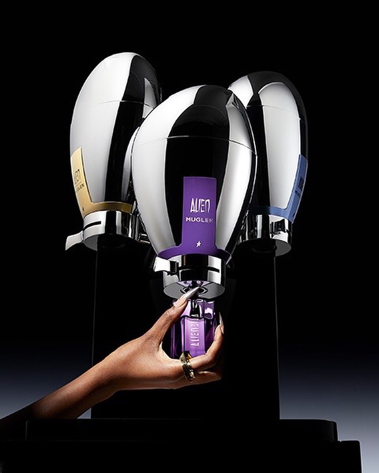 L'Oréal Groupe España (@lorealspain) on Twitter photo Estamos convencidos de que de que belleza y sostenibilidad van de la mano. Por eso, damos un paso más hacia un futuro responsable con perfumes recargables y envases fabricados con plásticos reutilizables. AsÍ #CreamosLaBellezaQueMueveElMundo. Estamos convencidos de que de que belleza y sostenibilidad van de la mano. Por eso, damos un paso más hacia un futuro responsable con perfumes recargables y envases fabricados con plásticos reutilizables. AsÍ #CreamosLaBellezaQueMueveElMundo.