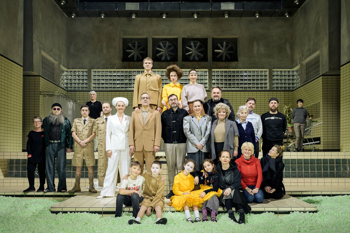 Hlavní zkoušky i generálky jsou za námi, teď už se jen těšíme na vás diváky 🤗

bit.ly/ORESTEIA Roberta Ickea se své české premiéry na jevišti Národního divadla dočká už zítra a pozítří! Držte nám palce 🙏

***
📸 Petr Neubert