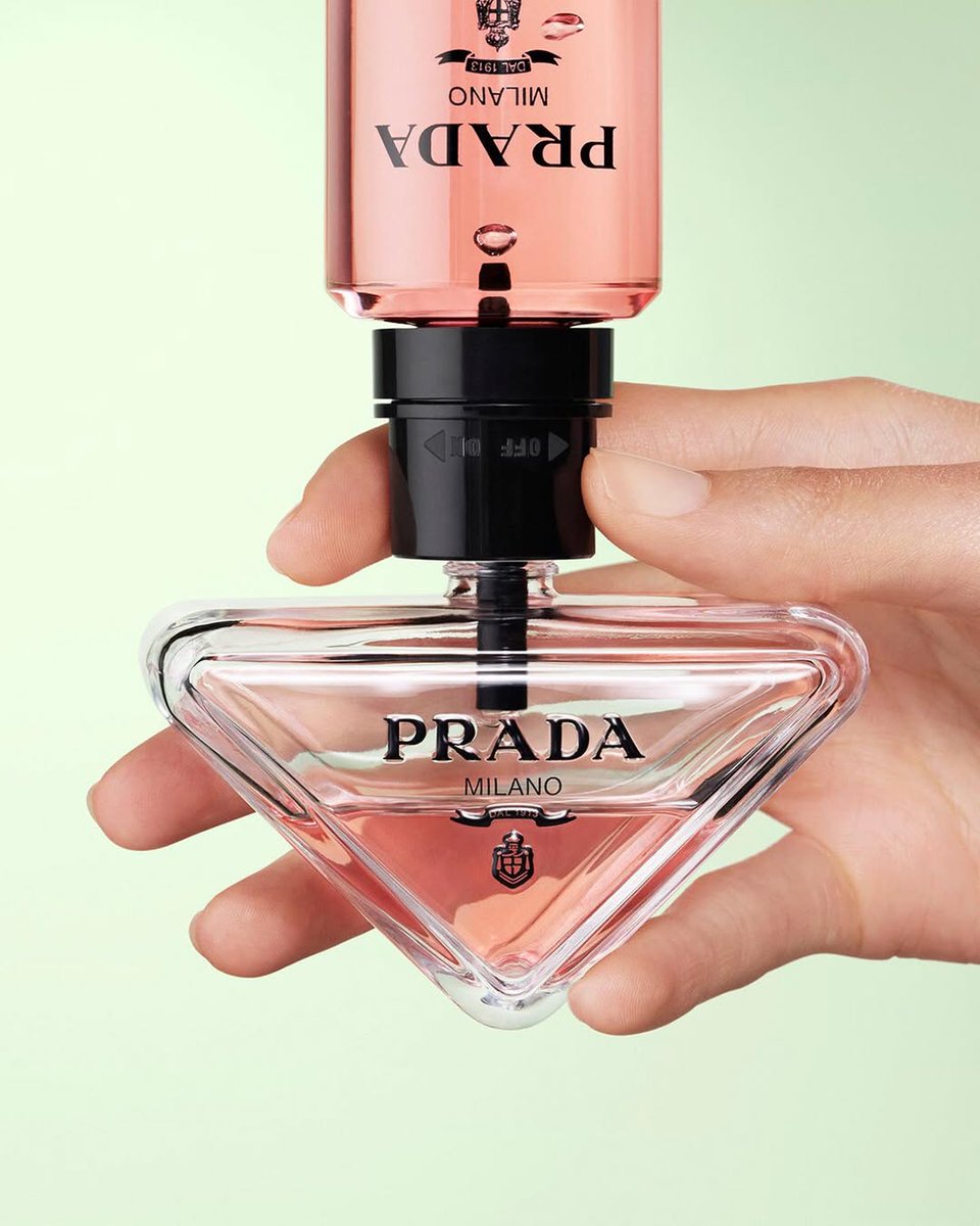lorealspain's tweet photo. Estamos convencidos de que de que belleza y sostenibilidad van de la mano. Por eso, damos un paso más hacia un futuro responsable con perfumes recargables y envases fabricados con plásticos reutilizables. AsÍ #CreamosLaBellezaQueMueveElMundo. https://t.co/Fz2xsyu1V4