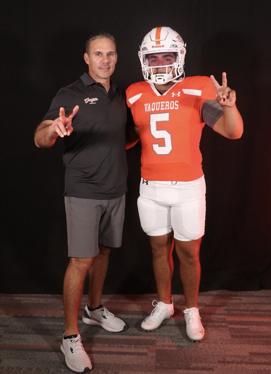 Time flies way too fast!! Excited to still be on this journey with <a href="/T_BUSH5_/">Ty Bush</a> !! 
#SigningDay25
#WinToday✌🏼