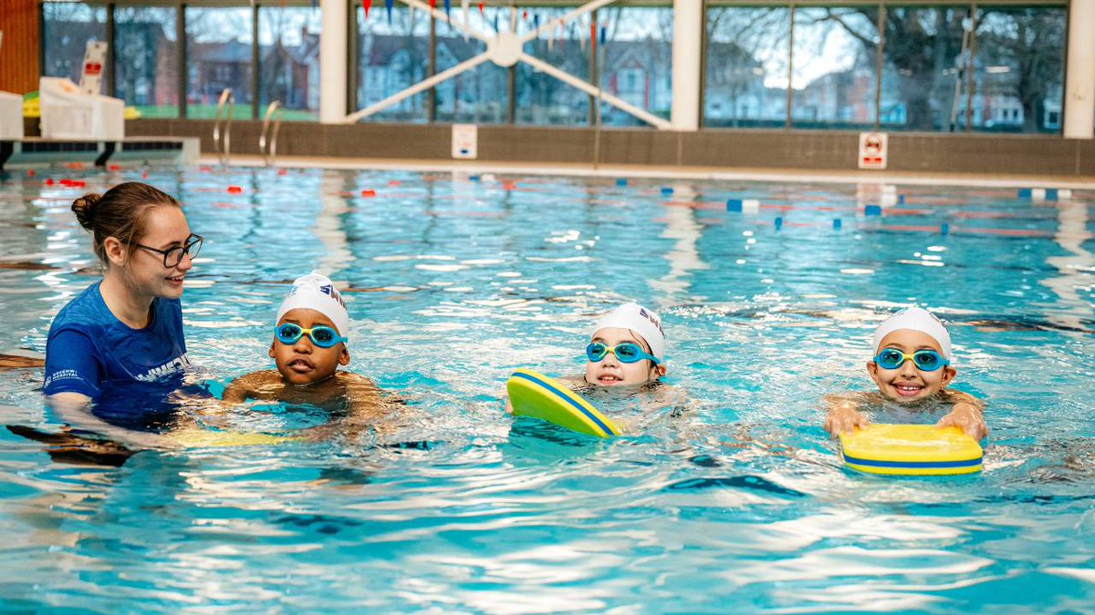 Greenwich_Hosp's tweet image. 🏊Swim Free and Plymouth Active Leisure will provide 120+ FREE swimming places for children & young people from serving Royal Navy, Royal Marines and Royal Fleet Auxiliary families.
Delivered by @AndrewSimpsonFo. Funded by @Greenwich_Hosp.
To book:👉shorturl.at/8p3w0