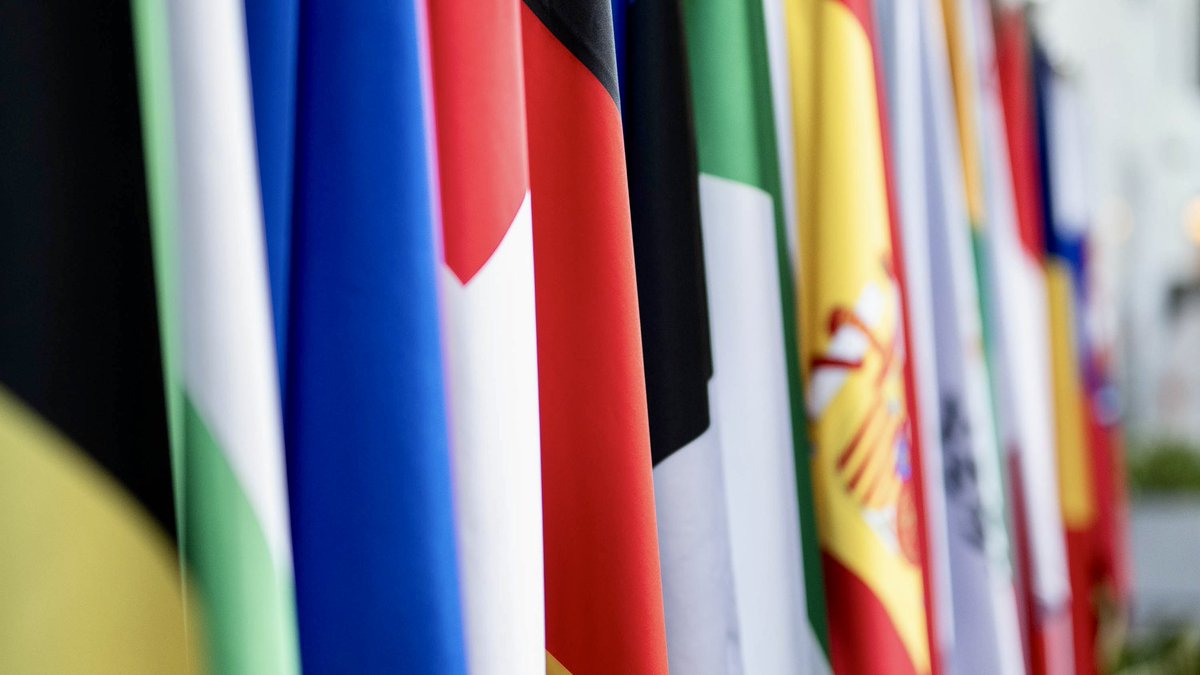 Herzstück der Sicherheitsarchitektur Europas: <a href="/Europol/">Europol</a>. 
Am Sitz der 🇪🇺 Polizeibehörde in #DenHaag hat Bundesinnenministerin Nancy Faeser mit Exekutivdirektorin Catherine De Bolle über die Zusammenarbeit europ. Polizeien und Innovationen in der Ermittlungsarbeit gesprochen.