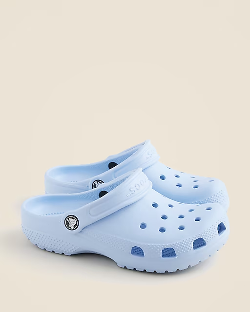 tickerplus's tweet image. $CROX Crocs 🐊 are being negatively impact from various school bans across the nation... leading US "Crocs" search interest to decline by nearly 20% year-over-year and still falling 📉... This is a value trap folks! Follow the data carefully. #Crocs #AltData