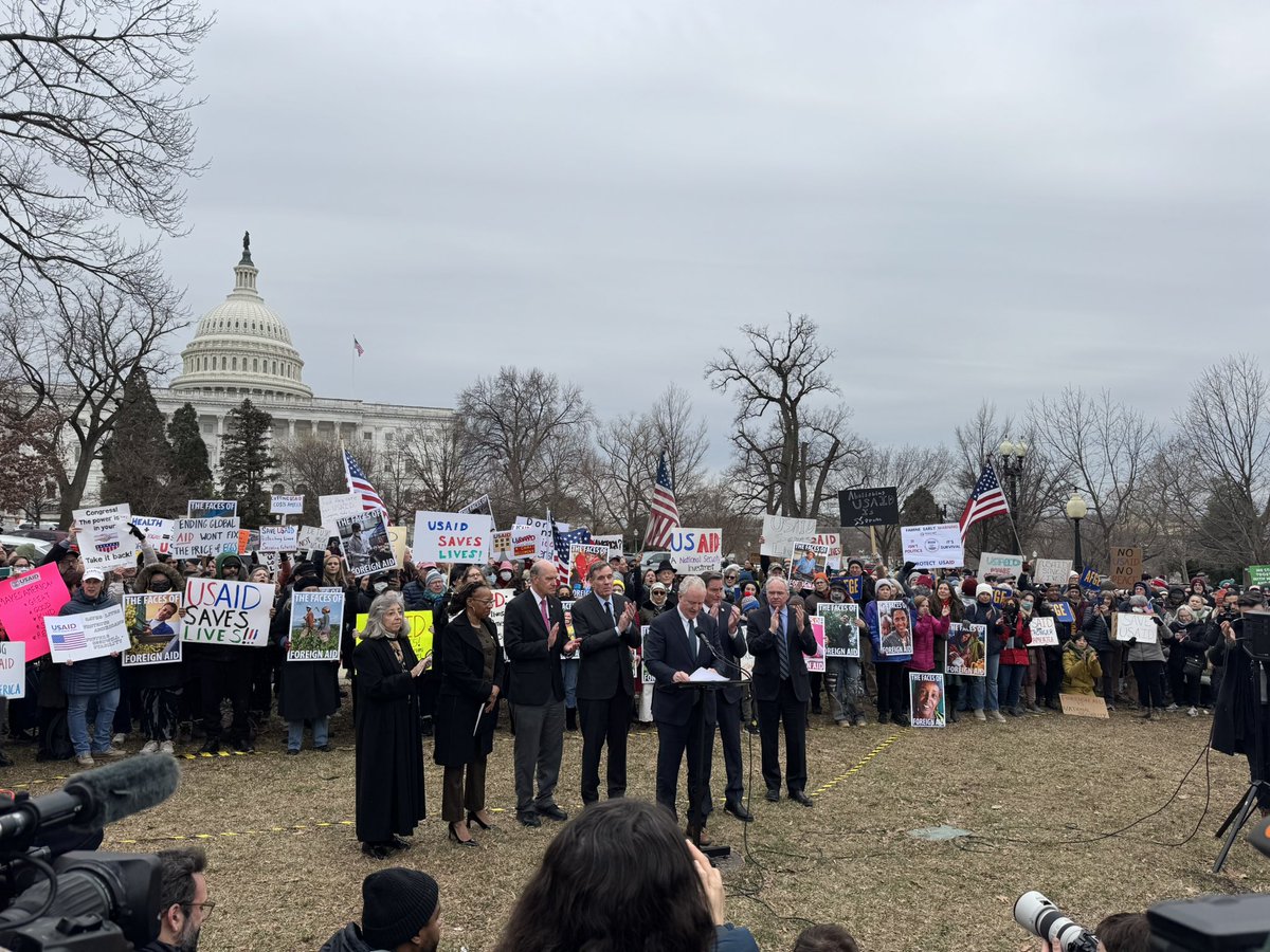 kv_swartz's tweet photo. Can’t emphasize enough how different energy is here vs. at USAID two days ago. 

Democratic leaders being drowned out in remarks — many chants of “do your job,” “shut it down.” 

Boos when members talk about the courts. https://t.co/nJquz8fZkO