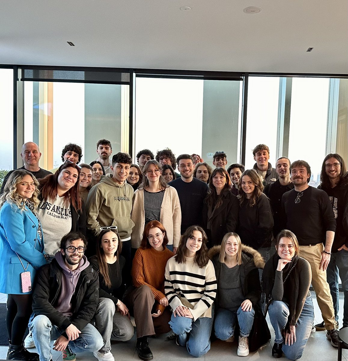 MasterMusica's tweet image. La classe del #MasterMusica nella sede di @UMusicItalia per una visita agli studi di registrazione e una lezione con Daniele Demartini su come è organizzata e come funziona una casa discografica