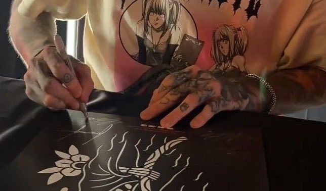 narmimina's tweet photo. these hands. https://t.co/EKiN70LDUc