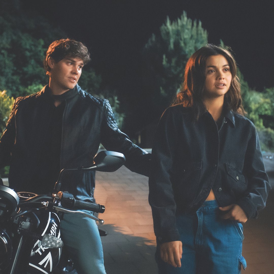 A sequel to ‘SIDELINED: THE QB &amp; ME’ is officially in the works with Noah Beck and Siena Agudong set to return.

(teenvogue.com/story/tubi-sid…)