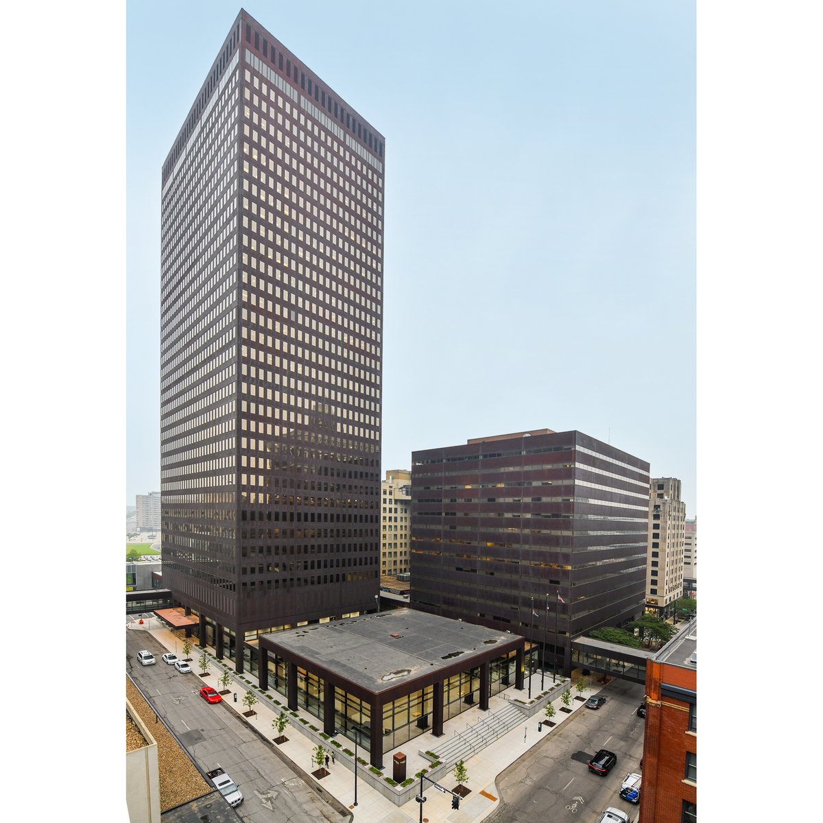 heritageHTC's tweet photo. Big news for #DesMoines: The Ruan Center Complex is now listed on the National Register of Historic Places. A standout of the Modern Movement, its bold use of COR-TEN steel and impact on downtown make this a well-earned recognition. #HistoricPreservation #ModernArchitecture https://t.co/i9pHUKfIFe