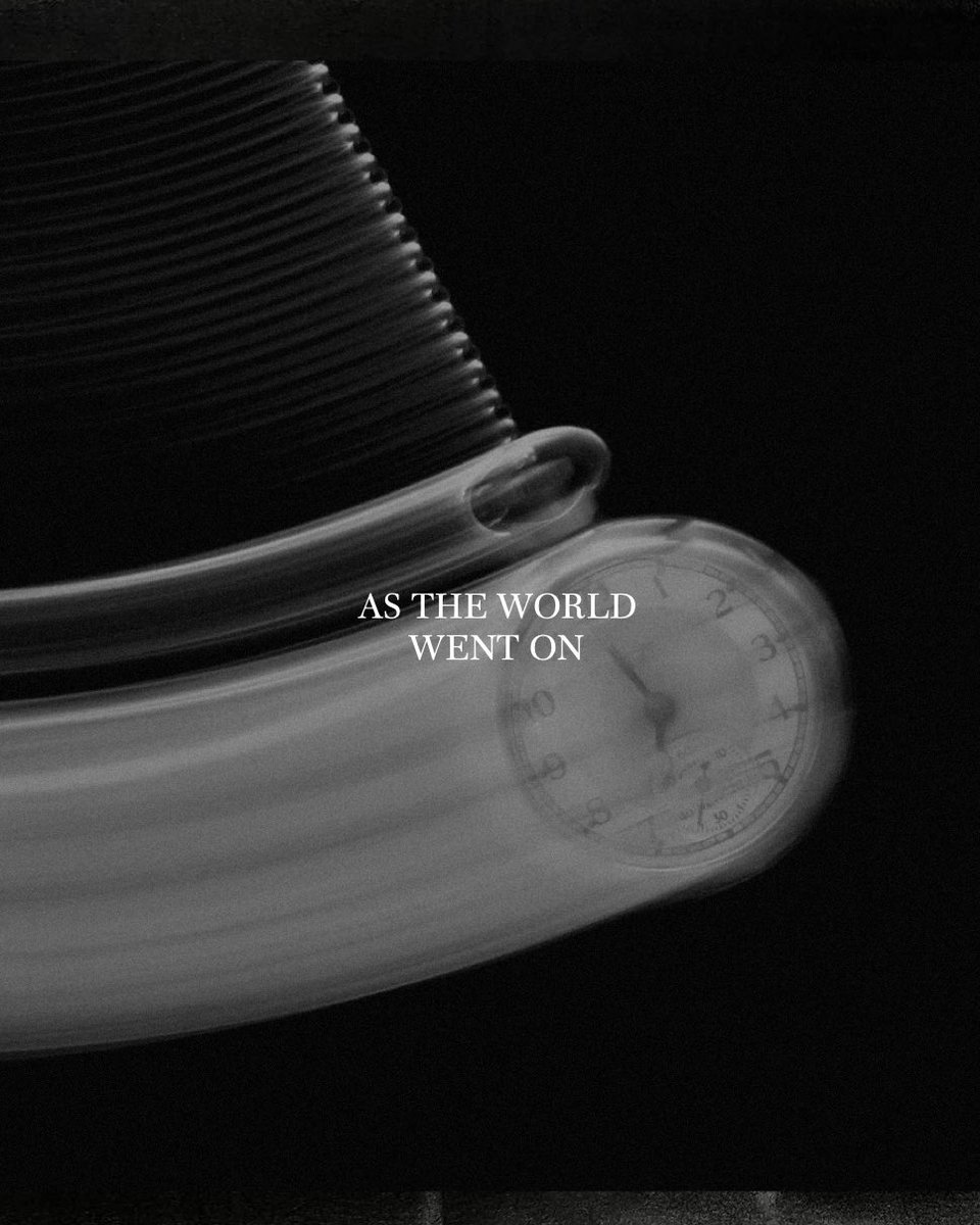 ️ ️ ️ 
#7HEAVENLYSINS: 
I WATCHED THE HOURS SLIP
THROUGH   MY FINGERS  AS
THE WORLD      WENT      ON. 
️ ️ ️