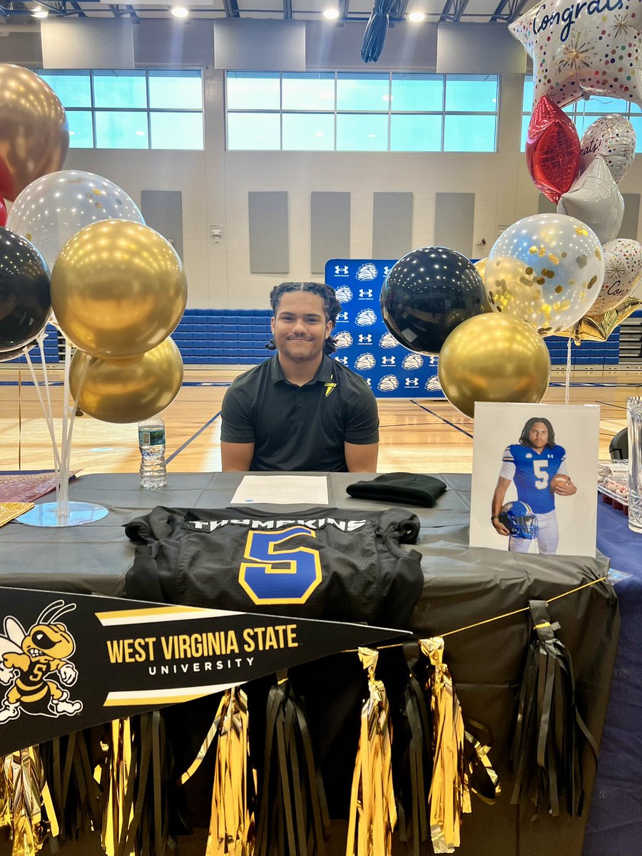 Congratulations to <a href="/J5era_/">Jarvis Williams</a> <a href="/dane_thompkins/">Dane Thompkins</a> and <a href="/NoahDevine4/">Noah Devine 6’2 295lbs C/G 2025</a> for signing to play College Football today! We are proud of these young men and can’t wait to watch them succeed at the next level! 

#RecruitTheRoyals
#Dioko
#PressOn