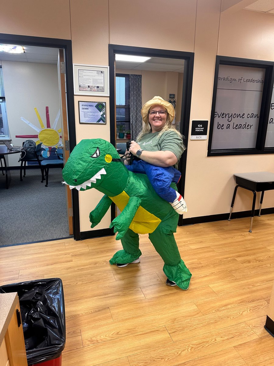 CuivrePark's tweet photo. Wacky Wednesday with Mrs. Buck! #cpepride https://t.co/I6QYBtCzHf