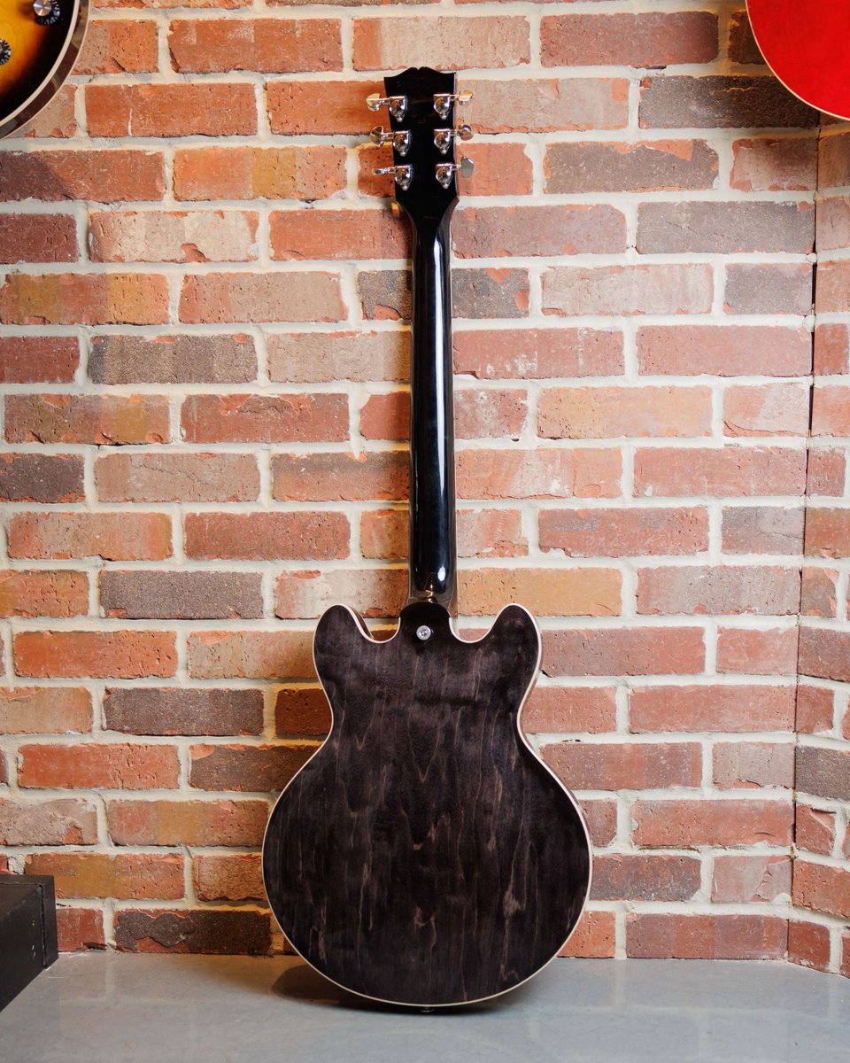 GibsonGarage's tweet photo. 🚨Gibson Garage Guitar of the Week🚨

Gibson ES-339 in  Transparent Ebony

You never know what treasure you'll find at the Gibson Garage Nashville. Stop by to shop and play.

#gibson #gibsoncustom #gibsongarage #guitaroftheweek #es https://t.co/zjy1Nke3kZ