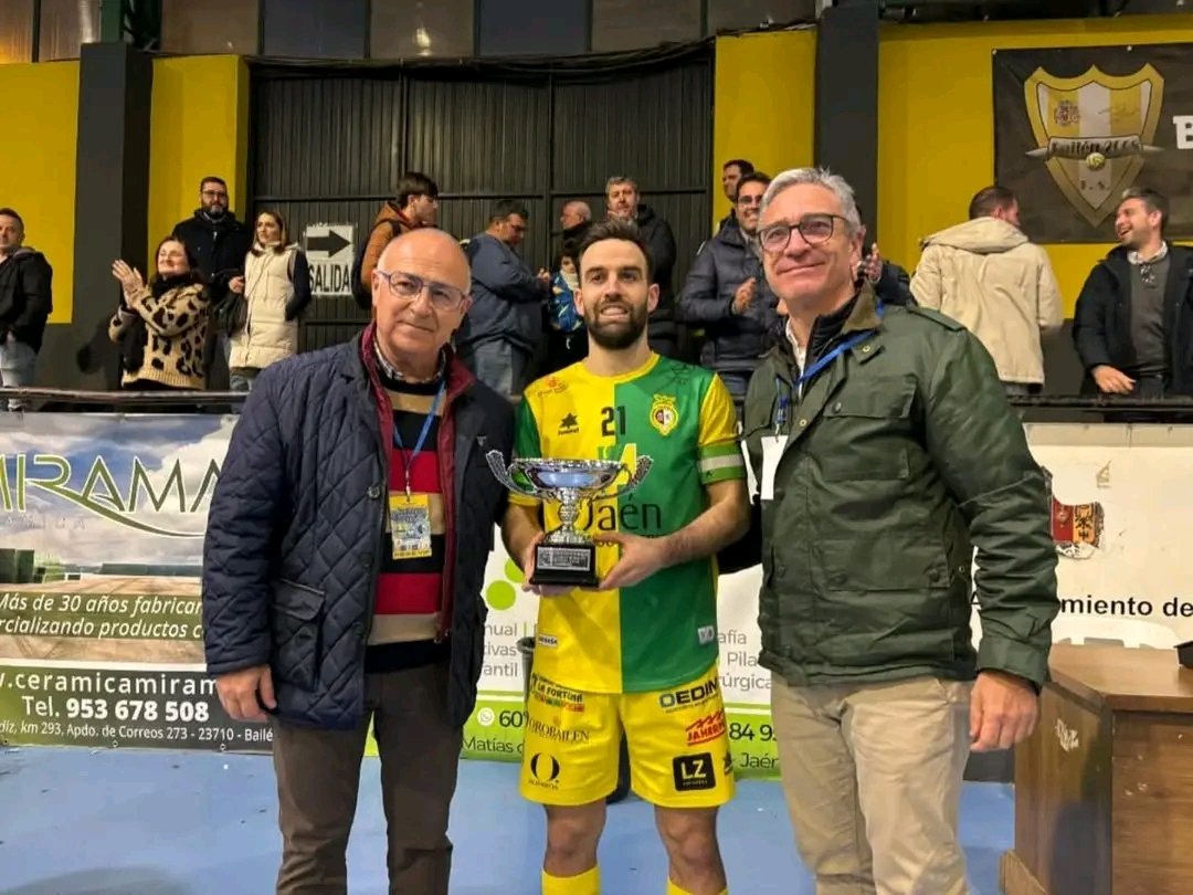 bailen_opina's tweet photo. El Jaén Paraíso Interior FS se alza con el Trofeo Ciudad de Bailén

https://t.co/oS0cnbeK70 https://t.co/3k7OzHHJRJ