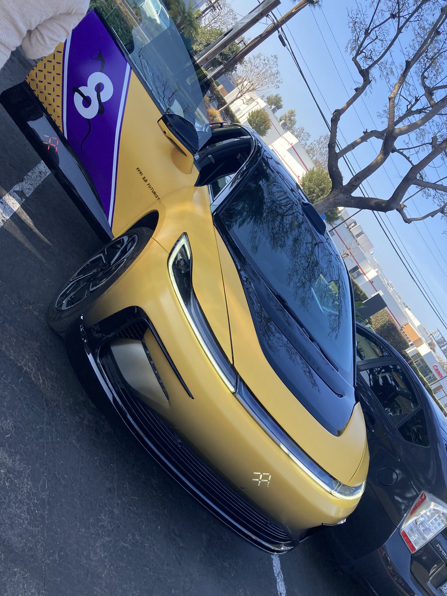 classiccarguru1's tweet photo. This mornings random in the wild most unexpected item in the Costa Mesa CA coffee shop parking lot #FF91Alliance
#No001
🤯
#AiEvUnicorn 

https://t.co/Ta07OydcAL https://t.co/LwLiRjkBdo