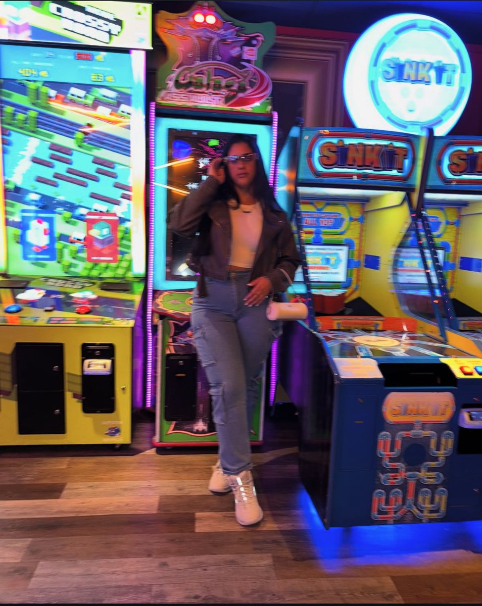 Lesliebethxo's tweet image. Arcade nights 👾
#October13 #TwentySix