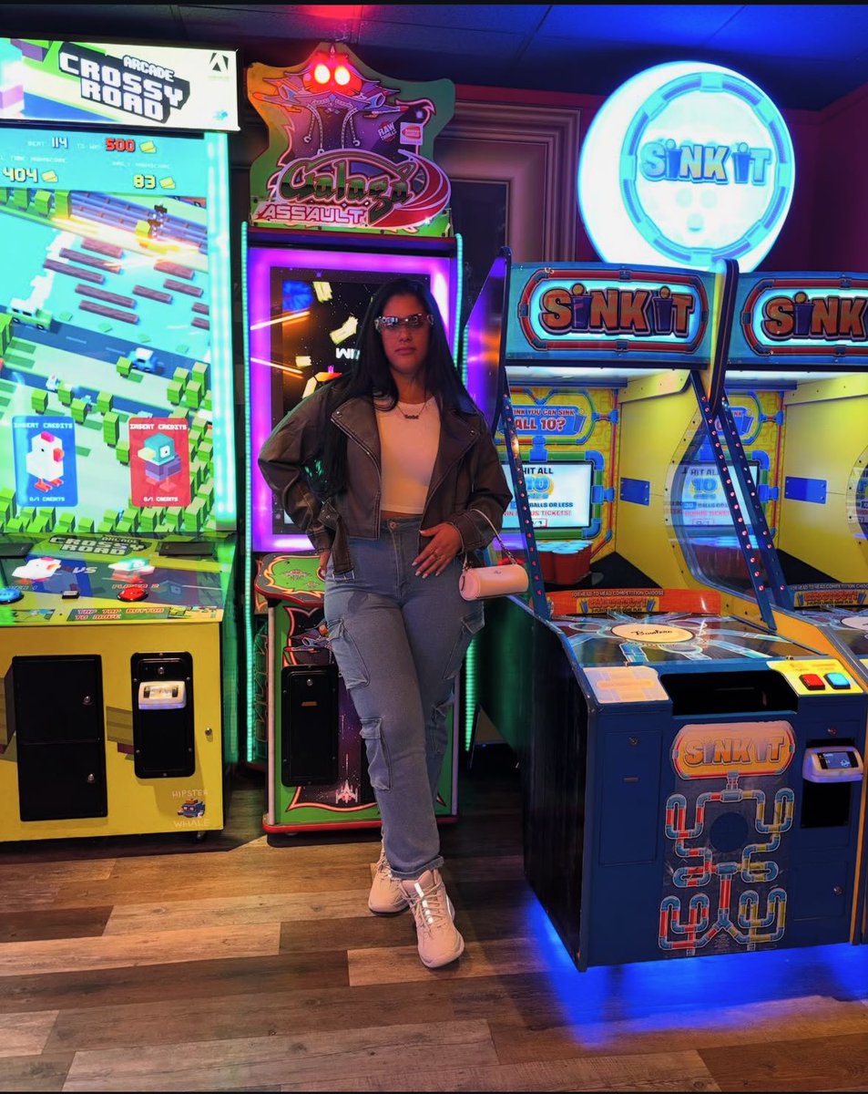 Lesliebethxo's tweet image. Arcade nights 👾
#October13 #TwentySix