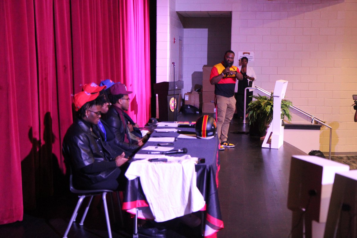 BibbAthletics's tweet photo. #NationalSigningDay in @BibbSchools kicked off with 5 members of the @NEHSRaiders senior class!

- Santana Balkcom, LB, @FVSUFootball 
- Micaiah Howard, WR, @CSULakers 
- Nick Woodford, RB, @MorehouseFB 
- Zahkie Denson, WR, Clayton St.
- Zantavious Towles, OL/DL, Clayton St. https://t.co/OACokgwOYz