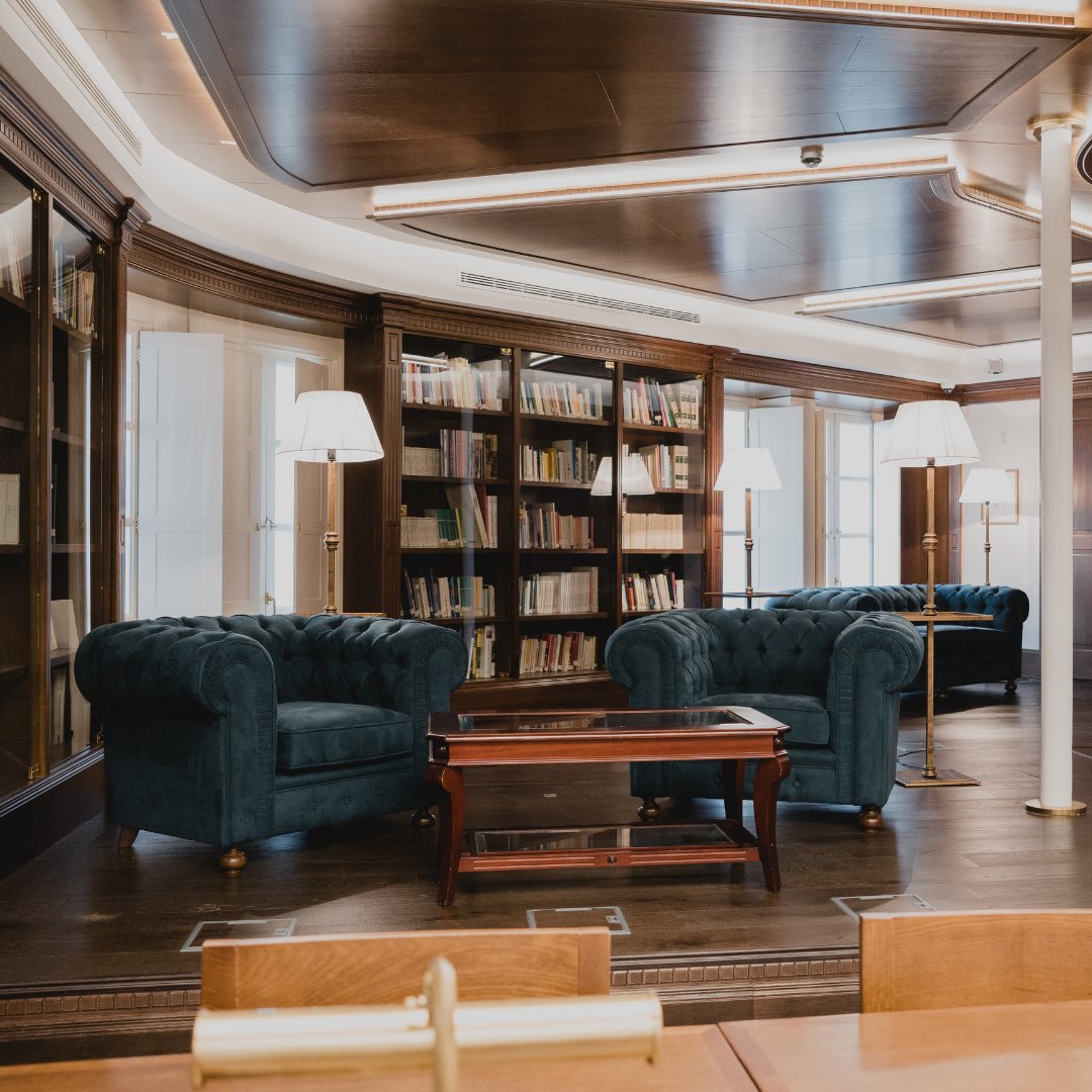 🌟 CENTRO CULTURAL FUNDACIÓN CAJASOL de Aníbal González, Rafael Manzano y Rafael Osto. En 2019 finaliza la transformación de la fundación en un gran centro cultural que alberga salas de exposiciones, talleres, teatro....
#OpenHouseSevilla #festivalarquitectura #arquitectura