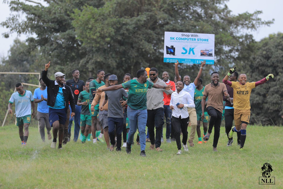 ScEnsayi's tweet photo. The #Citzens turned up for our early kickoff game and the scenes were amazing
The fans spreading some love to @skcomputerstore a genuine computer store around Kampala
We have to keep the momentum going 🔥🔥
#FightForTheBadge https://t.co/LO3CbIPESy