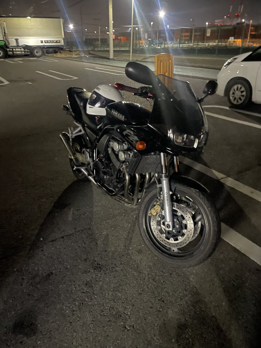 hashibook1112's tweet photo. 夢洲誰もおらんくて鬱やわ笑
誰かおっても誰とも話さんけど
#バイク乗りと繋がりたい #バイク
#FZ400 https://t.co/ZxJGz2ncuI