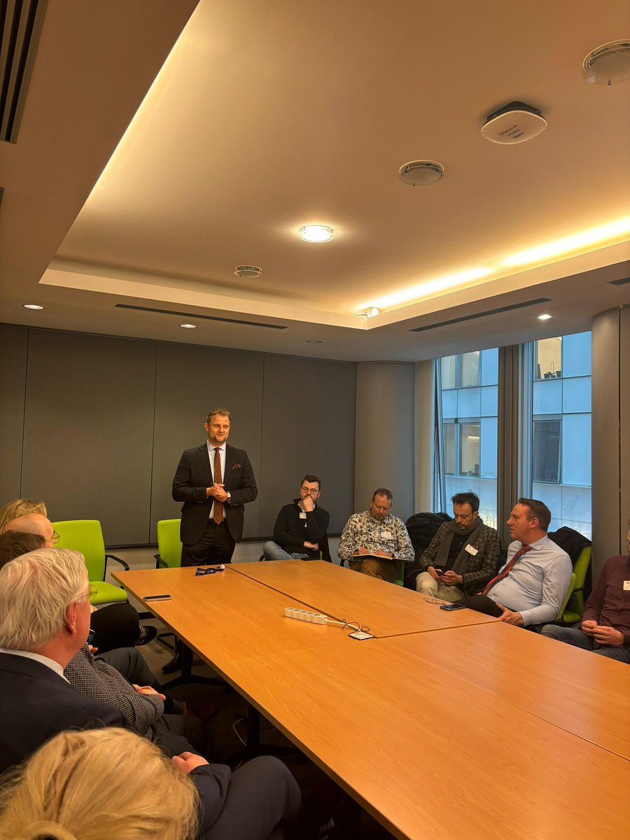 Vandaag ontvingen we Gedeputeerden en Provinciale Staten van mijn eigen ‘Heimat’ <a href="/ProvOverijssel/">Provincie Overijssel</a> olv CdK <a href="/AndriesHeidema/">Andries Heidema</a> in het Europees Parlement voor levendige dialoog over EU-beleid. 

Rechtsstaat, openbaar bestuur, landbouw, milieu, (Eu)regio en migratie passeerden de revue!