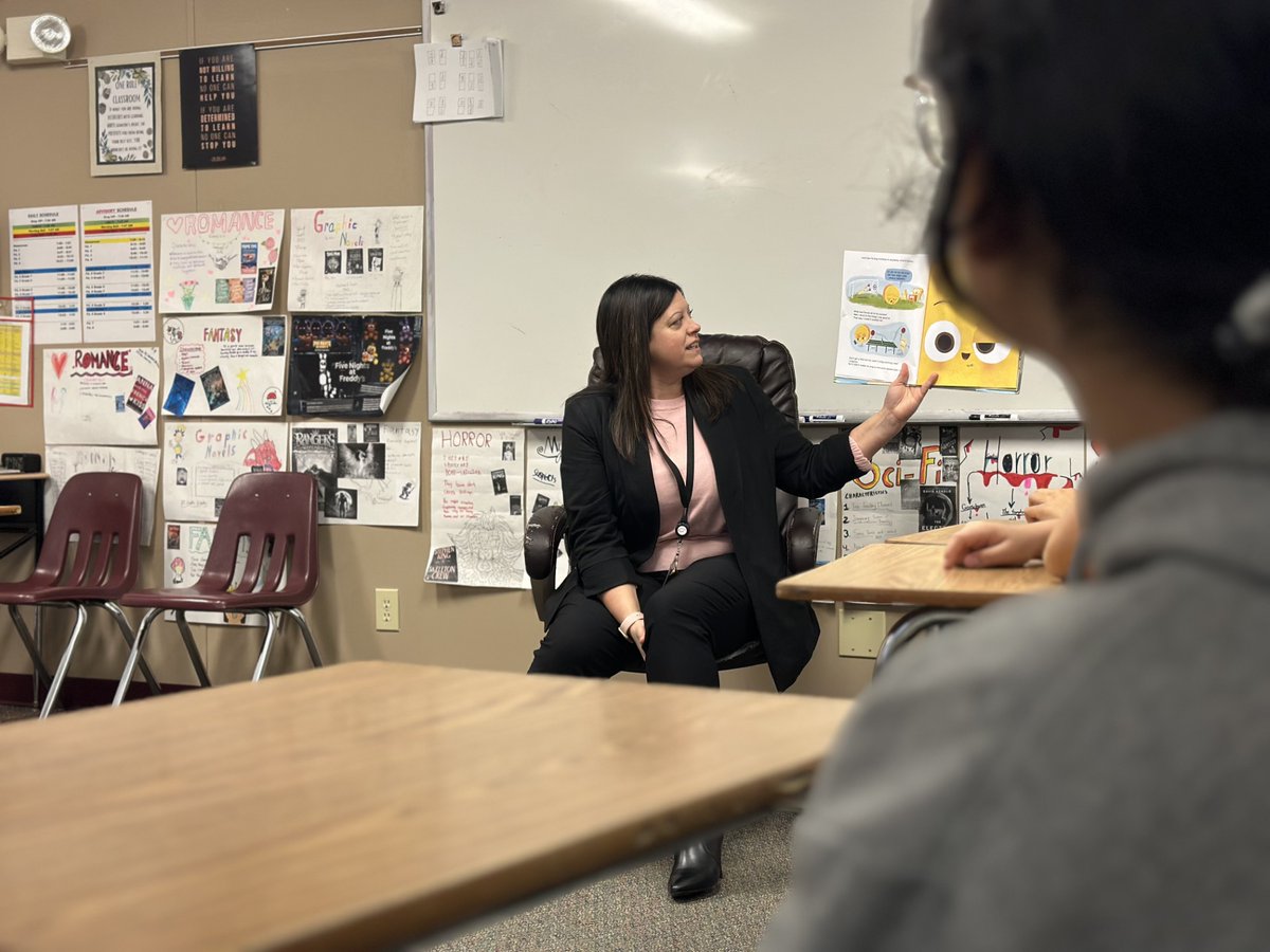 CVSDnews's tweet photo. 📖 Mr. Brewer’s 6th graders at Eagle View celebrated World Read Aloud Day! Big thanks to Dr. Blanchard, Dr. Euker, Mrs. Eldridge, Mr. Garraway, and all the staff who brought stories to life! Reading aloud builds vocab, imagination &amp; love for books 🌎 #CVProud #WorldReadAloudDay https://t.co/9fZ7uPT2ku