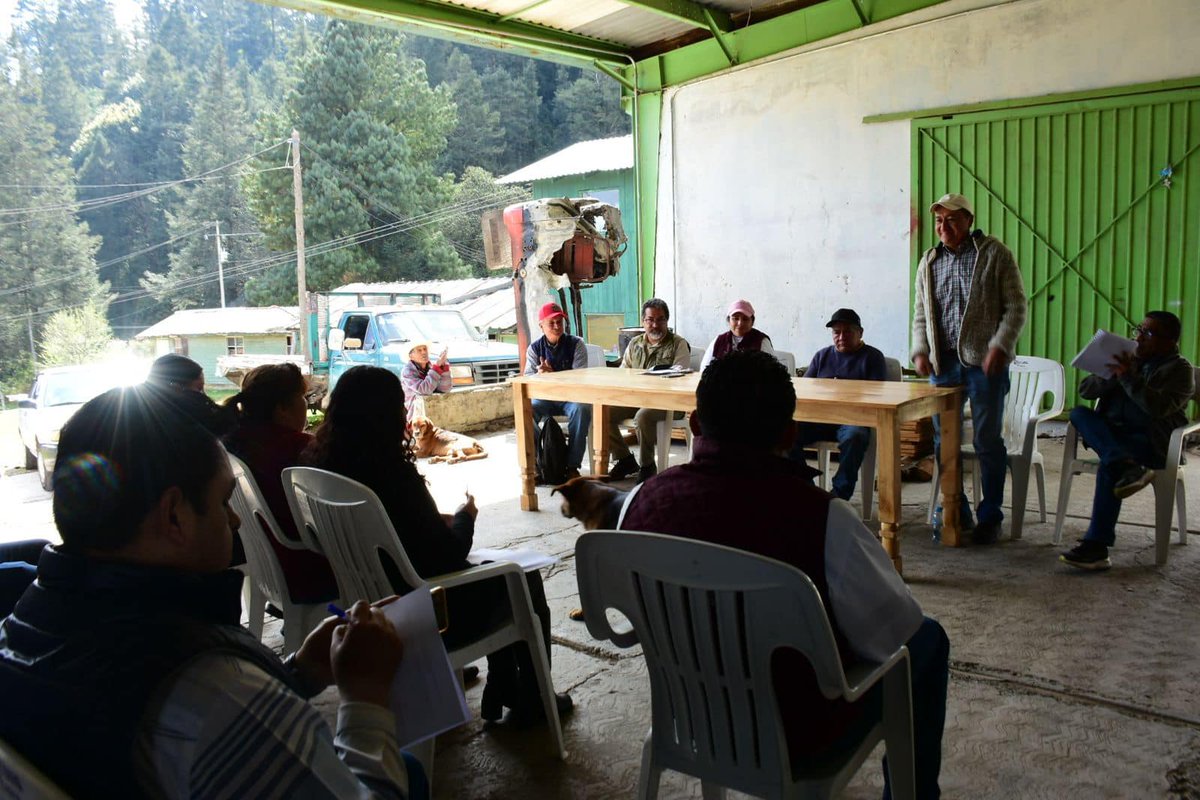 Probosque_'s tweet photo. Con un manejo responsable el aprovechamiento de los recursos forestales se convierte en economía, por ello, autoridades de #Probosque, de la @WWF_Mexico y Proinfor se reunieron con integrantes de los Bienes Comunales de San Miguel Tecpán en #Jilotzingo. https://t.co/mIm3p4jNeU