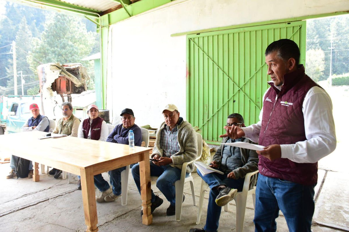 Probosque_'s tweet photo. Con un manejo responsable el aprovechamiento de los recursos forestales se convierte en economía, por ello, autoridades de #Probosque, de la @WWF_Mexico y Proinfor se reunieron con integrantes de los Bienes Comunales de San Miguel Tecpán en #Jilotzingo. https://t.co/mIm3p4jNeU