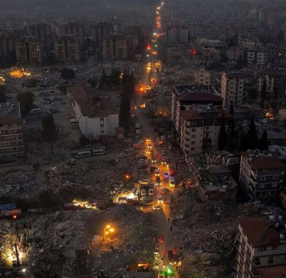 uyumak için ışığını kapattığımız evlerimizin ışıkları bir daha yanmadı…
#6Şubat
#deprem