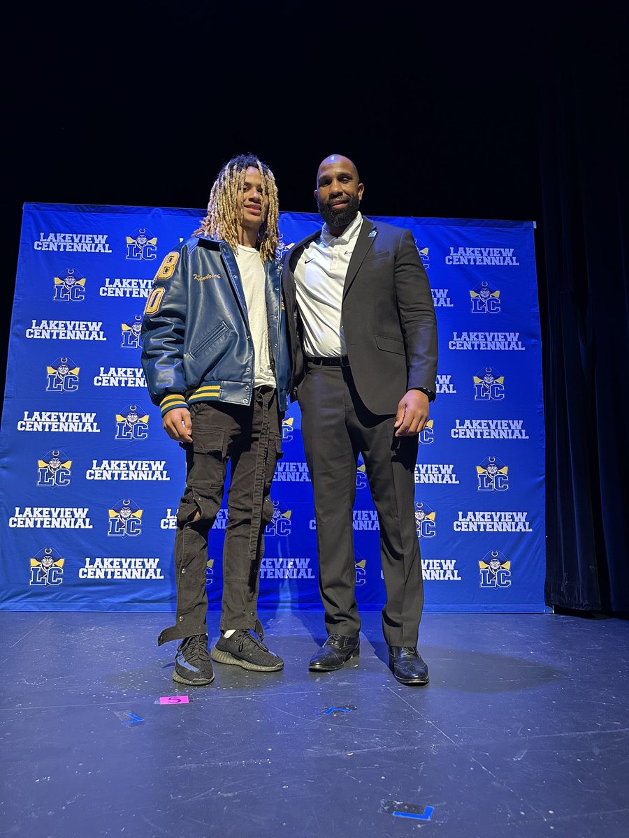 Congratulations <a href="/10kensanders/">Kendrick sanders</a> ! <a href="/RoosFootball/">Austin College ’Roos Football</a> is getting a good one! 
#RecruitLC 🔵🟡 #ForeverLC