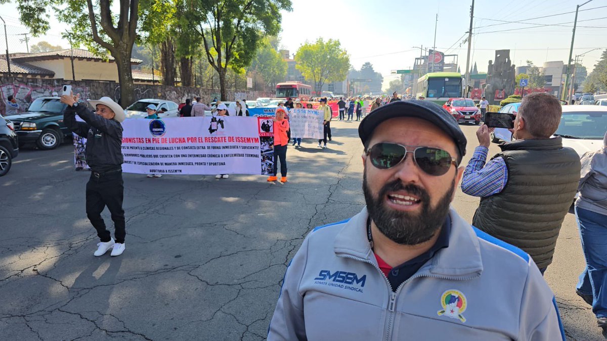 ultranoticiasfm's tweet photo. 🚨Protesta en Toluca🚨
Maestros de varios municipios marchan hoy hacia el SMSEM, la legislatura y el Palacio de Gobierno, exigiendo el rescate del ISSEMYM y la entrega de medicamentos. ✊
#RescateISSEMYM #LuchaDocente #Toluca #EstadoDeMéxico https://t.co/wI3R6nVQ9x